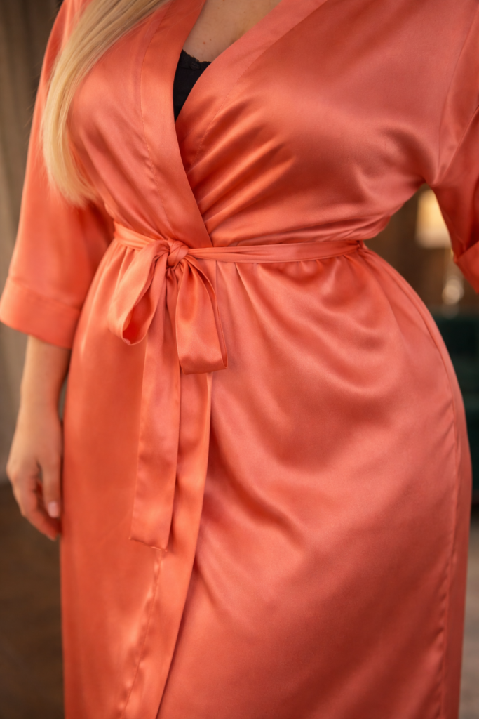 How Wrap Silhouettes Define the Waistline