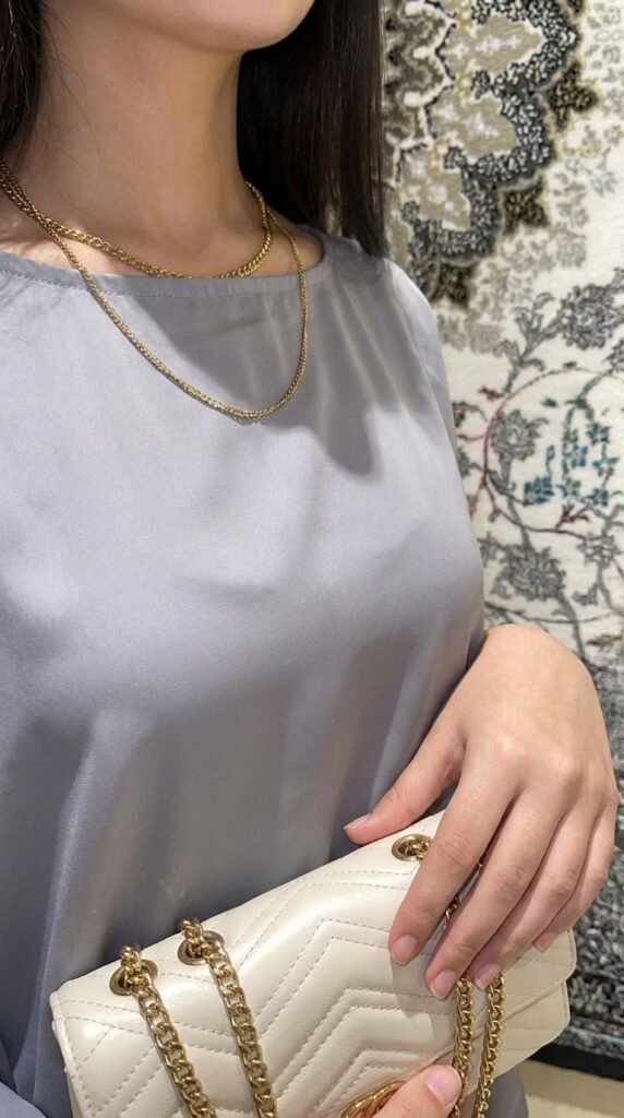 Simple Outfit Expensive Look – Styling Secrets for Women 2026 8 Jewelry handbag close up 202604281229