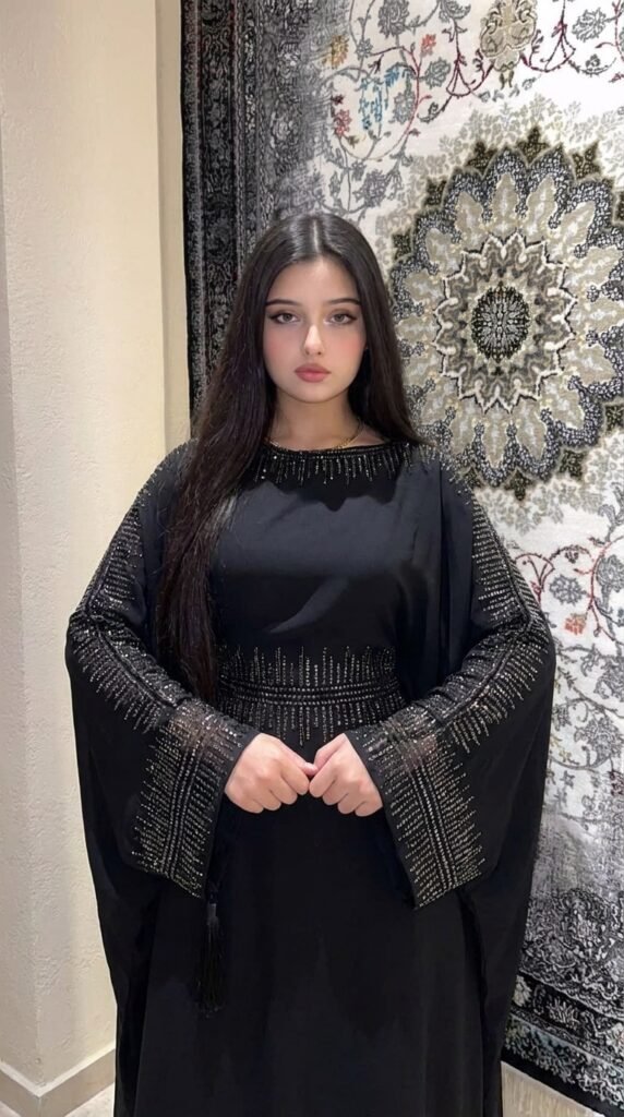 Simple Outfit Expensive Look – Styling Secrets for Women 2026 9 Outfit black pose 202604281230