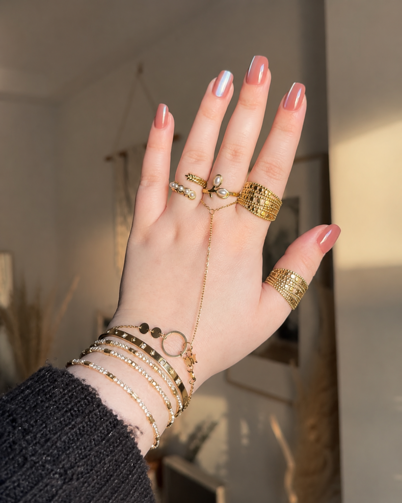 Elegant Gold Jewelry Styling Ideas for Women 2026 2 1521c07f 7a01 46b1 87c1 a2fd1654e7b3