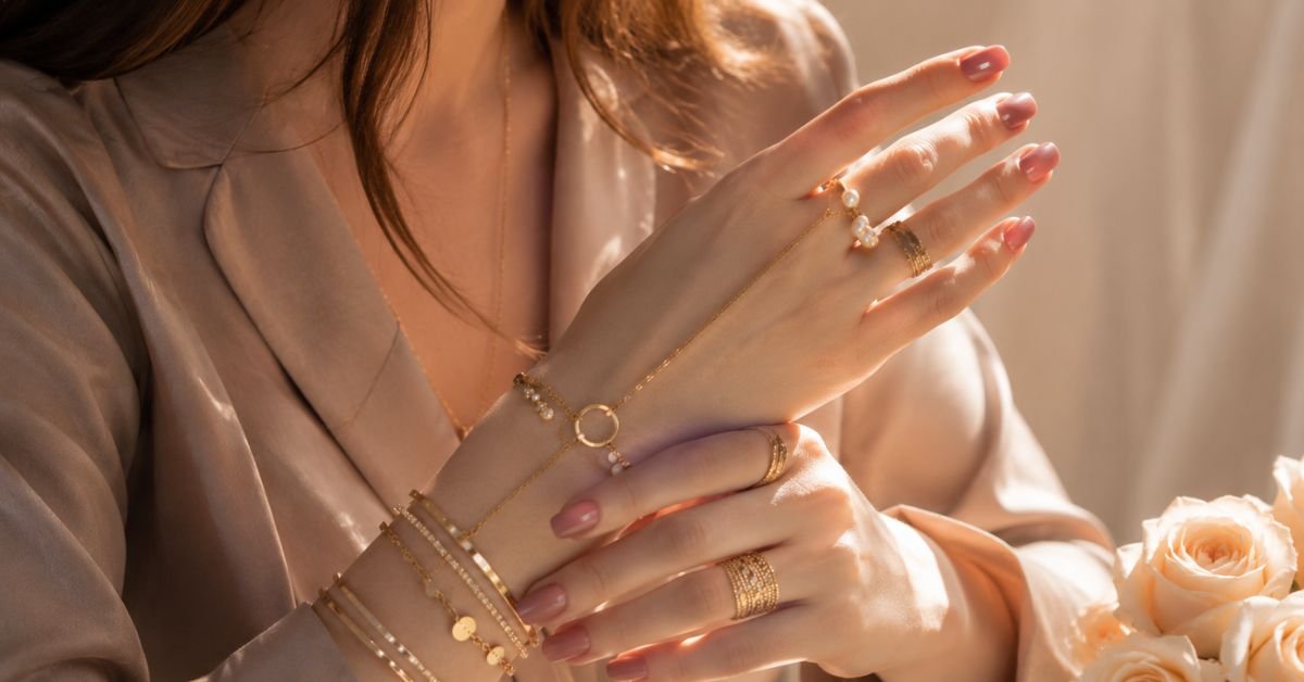 Elegant Gold Jewelry Styling Ideas for Women 2026
