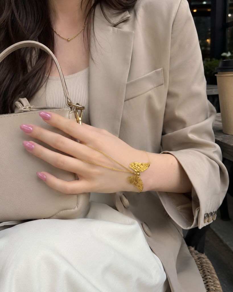 Gold Hand Chain Bracelet Ideas: Elegant Hathphool Jewelry Style 4 72bfcb84 77cd 4cab bd16 bedff7959f6e