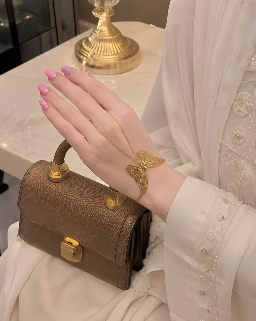 Gold Hand Chain Bracelet Ideas: Elegant Hathphool Jewelry Style 2 a6c3008e 1199 4db2 8a52 c5b9bf79a65a