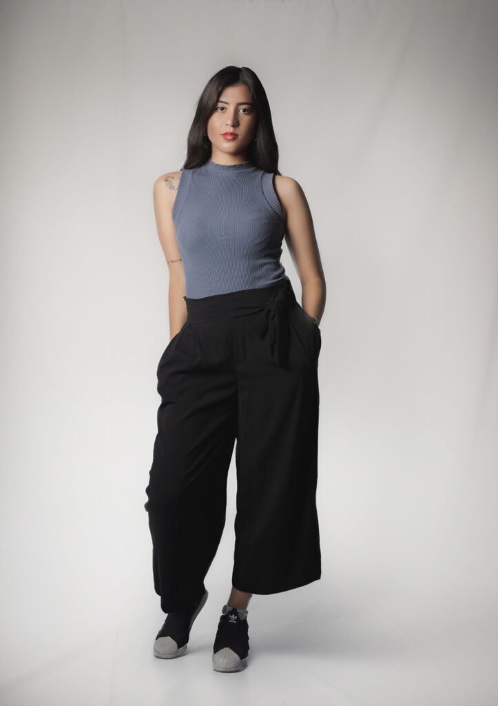 Woman wearing wide balloon pants with a sleeveless top — balloon pants outfit idea for summer 2026